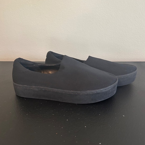 Karl Lagerfeld Paris Vienne 2 Platform Sneakers Womens Size 8.5 Black Slip On - Picture 2 of 9